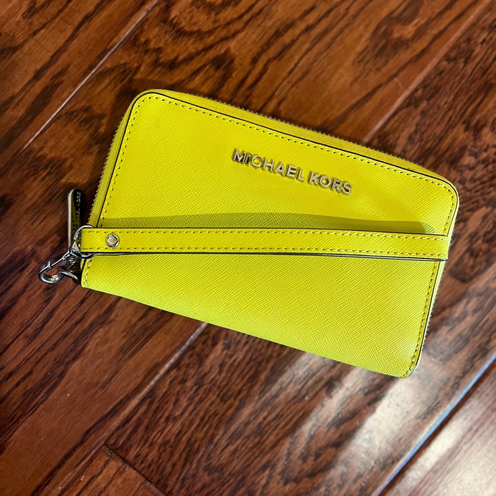 Michael Kors Wristlet/Wallet